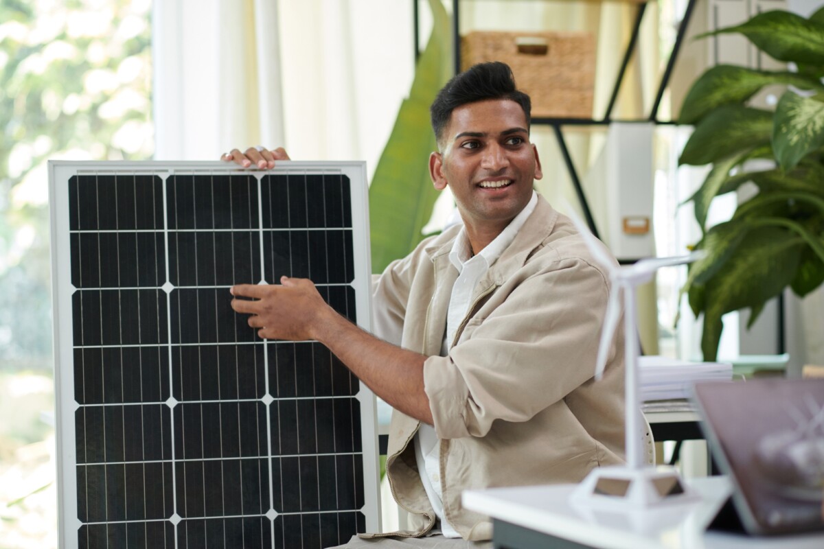 How do solar farms work