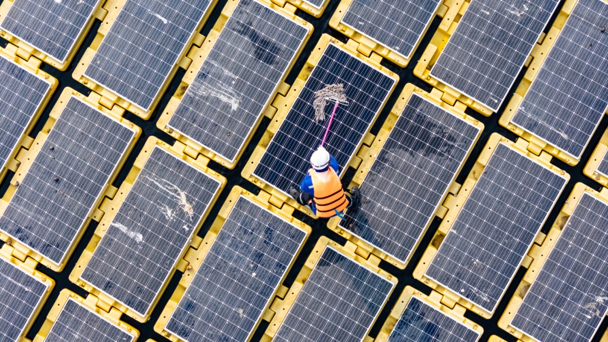 How do solar farms work